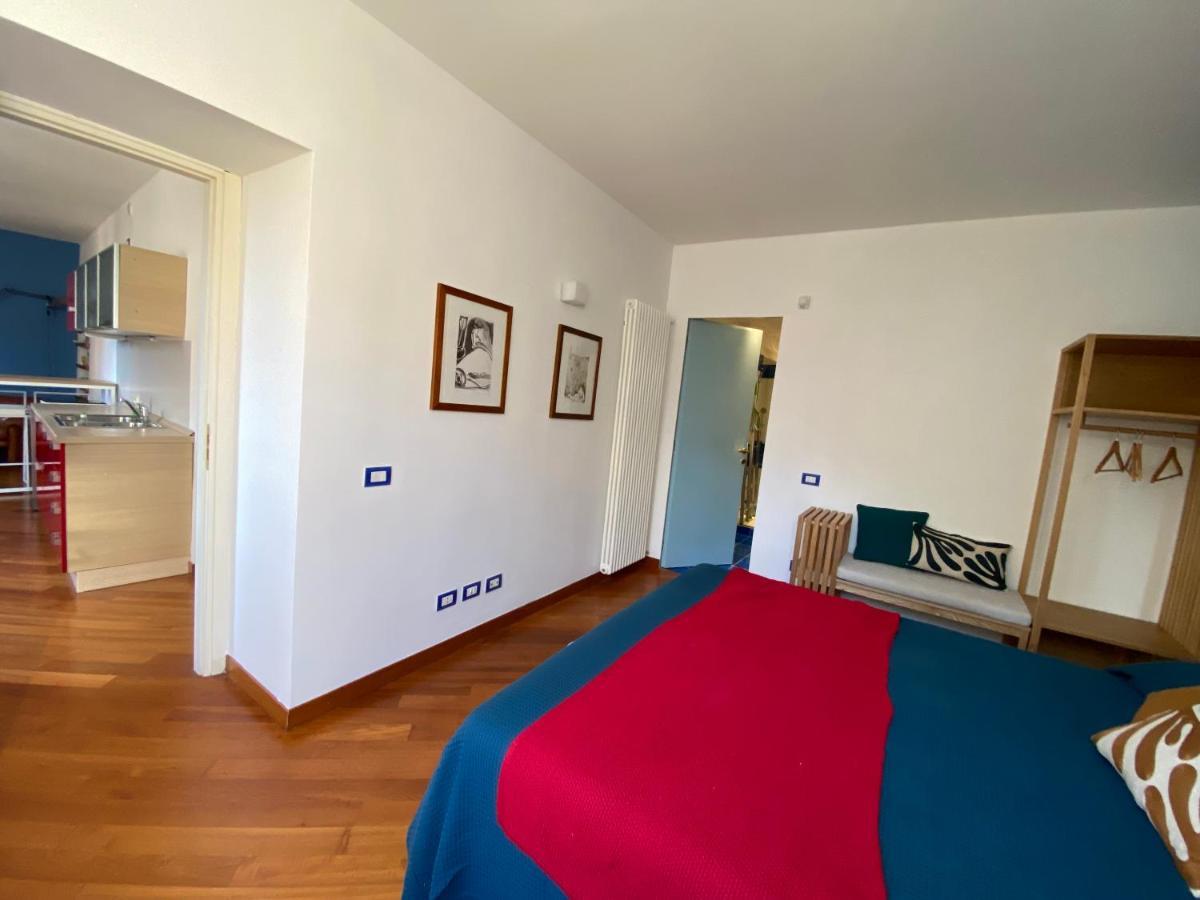 La Porta Azzurra - Casa Vacanze Como Buitenkant foto